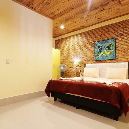 Tuk Tuk Timbul Bungalows Rom bilde