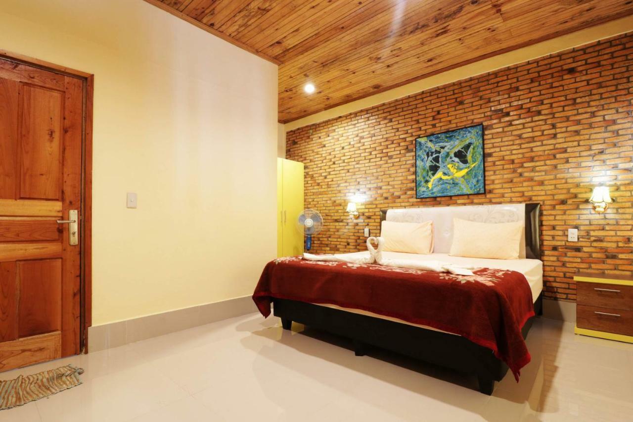 Tuk Tuk Timbul Bungalows Rom bilde